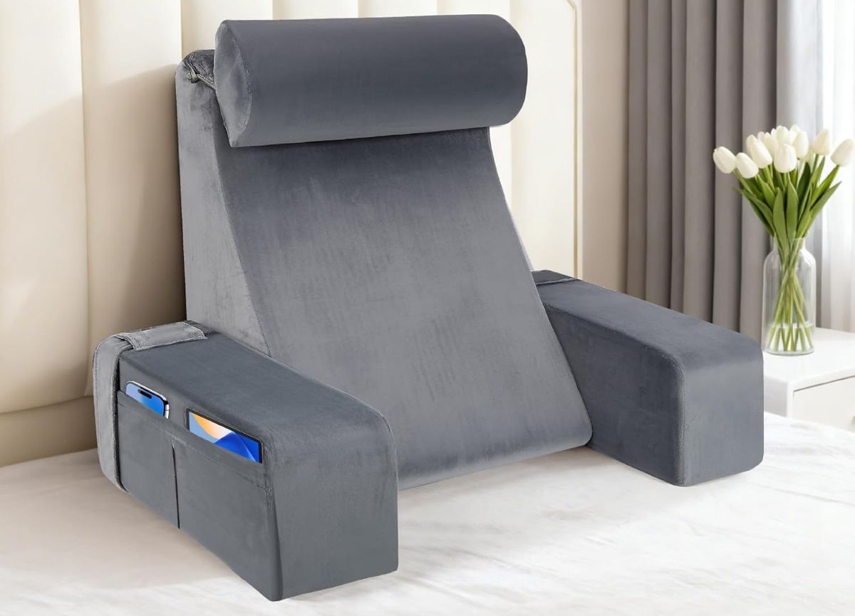 Trasforma il letto in un divano con questo cuscino da lettura e relax